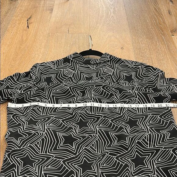 Equipment by Kate Moss Black and White Star Pattern Button Down Top, Size Large - Picture 9 of 9